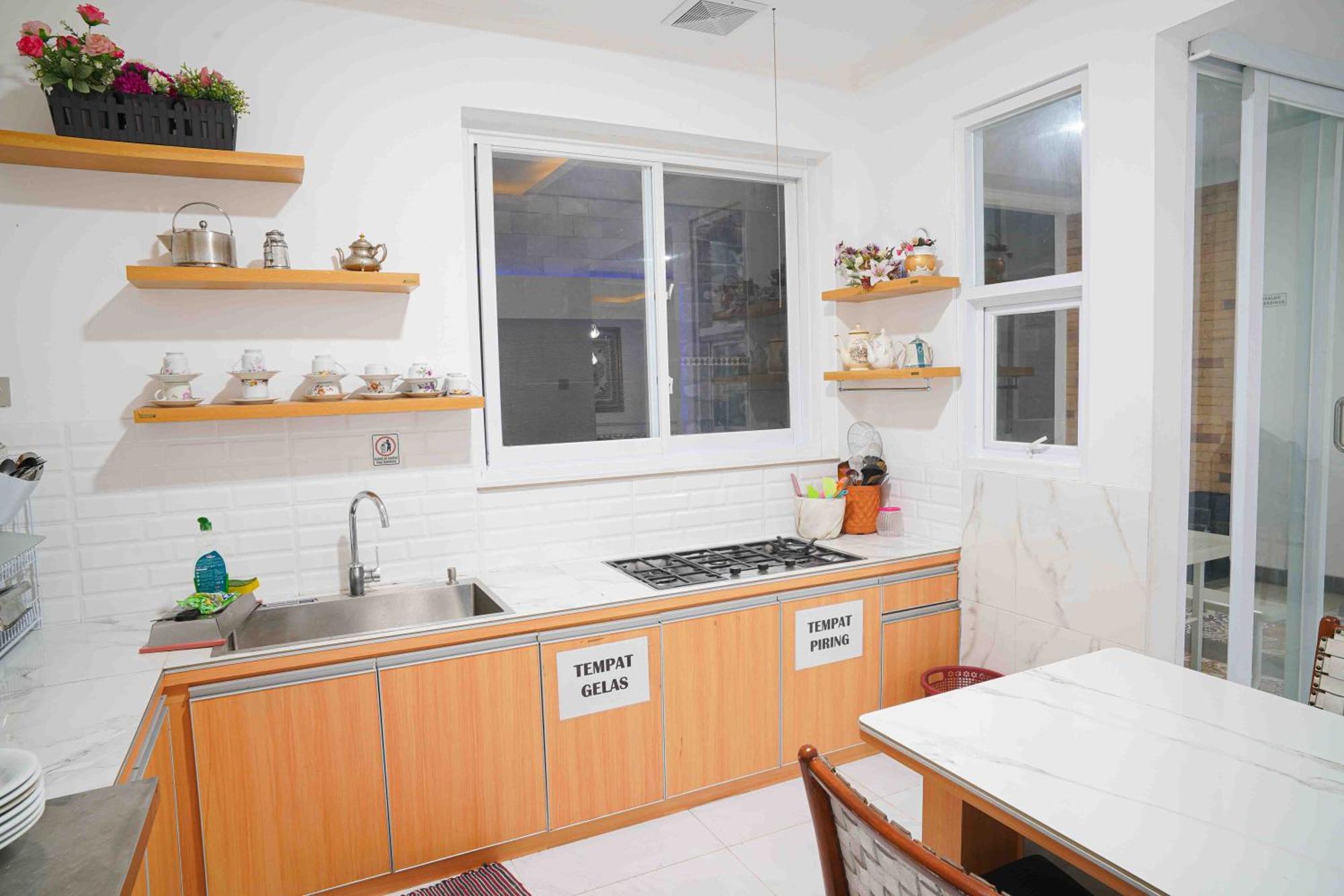 Schones Haus Private Pool & Netflix By Grorental Bandung Esterno foto