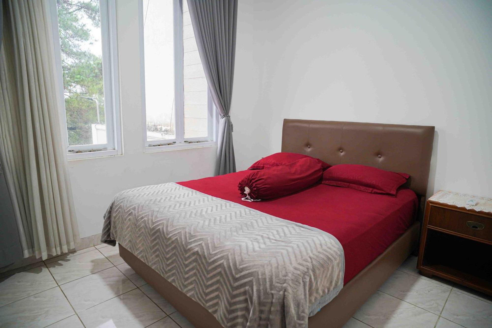 Schones Haus Private Pool & Netflix By Grorental Bandung Esterno foto