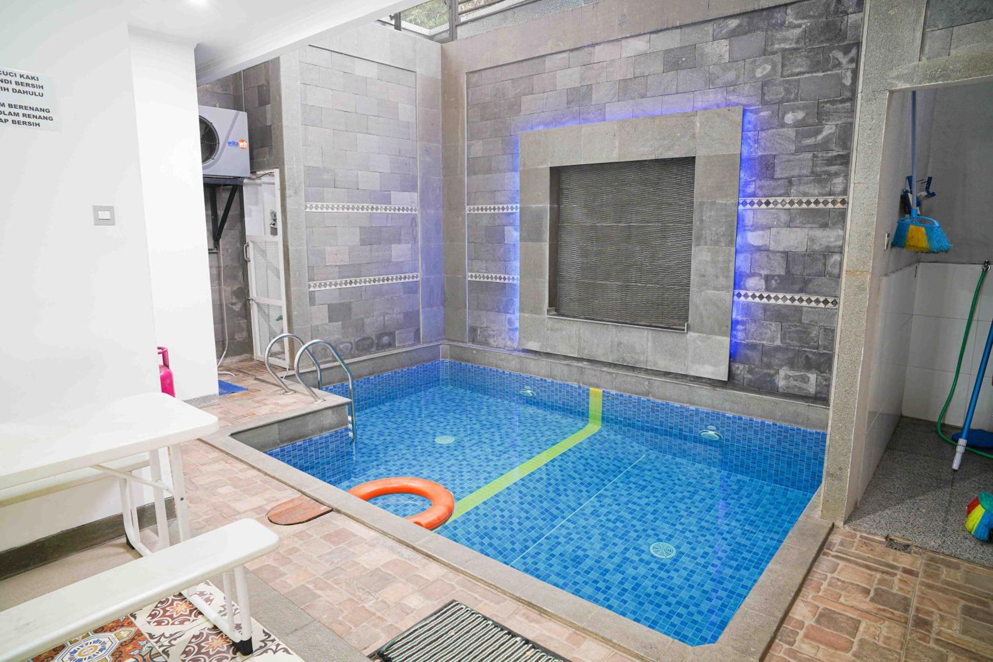 Schones Haus Private Pool & Netflix By Grorental Bandung Esterno foto