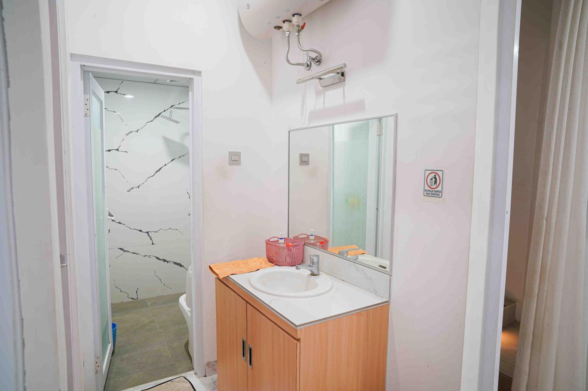 Schones Haus Private Pool & Netflix By Grorental Bandung Esterno foto