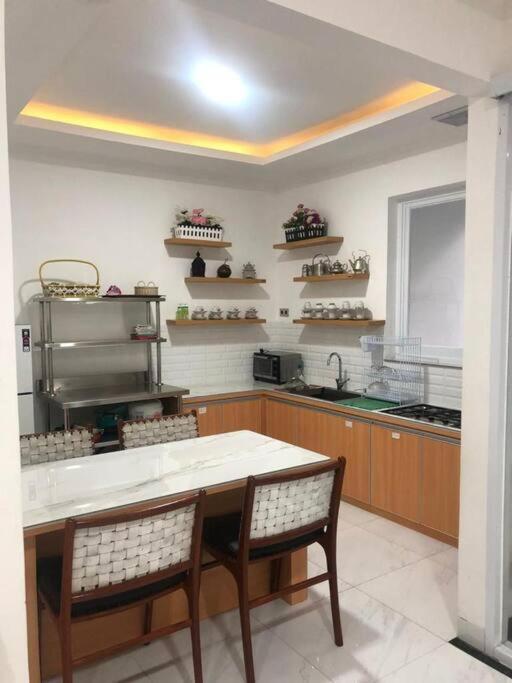 Schones Haus Private Pool & Netflix By Grorental Bandung Esterno foto