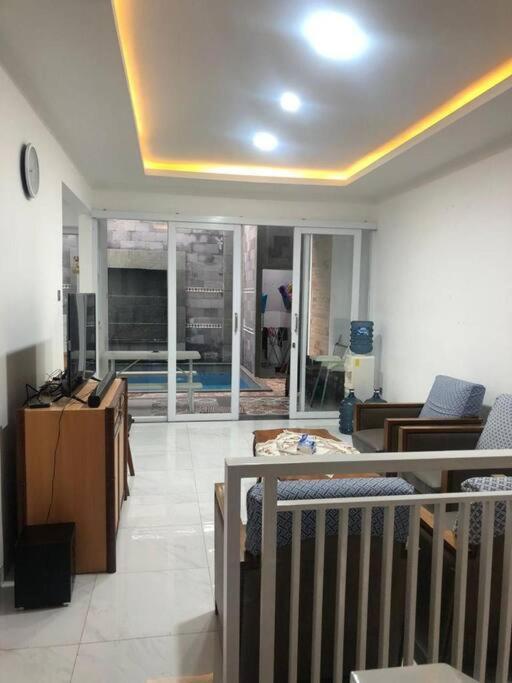 Schones Haus Private Pool & Netflix By Grorental Bandung Esterno foto