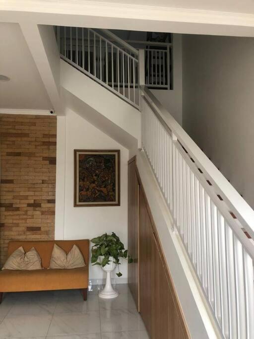 Schones Haus Private Pool & Netflix By Grorental Bandung Esterno foto