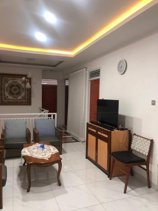 Schones Haus Private Pool & Netflix By Grorental Bandung Esterno foto